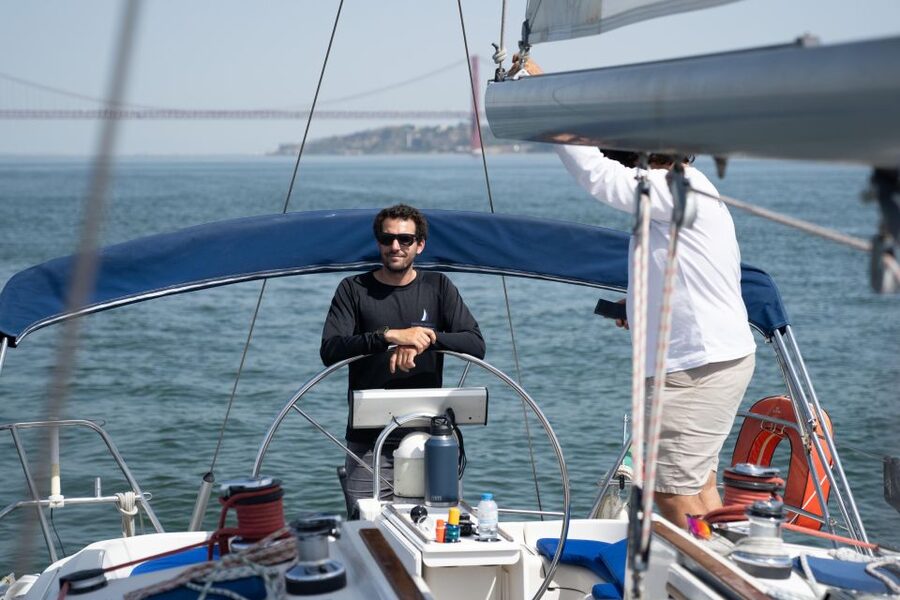 1 Hour Private - Lisbon: Sailing Tour With Wine and History - Who will enjoy this most
