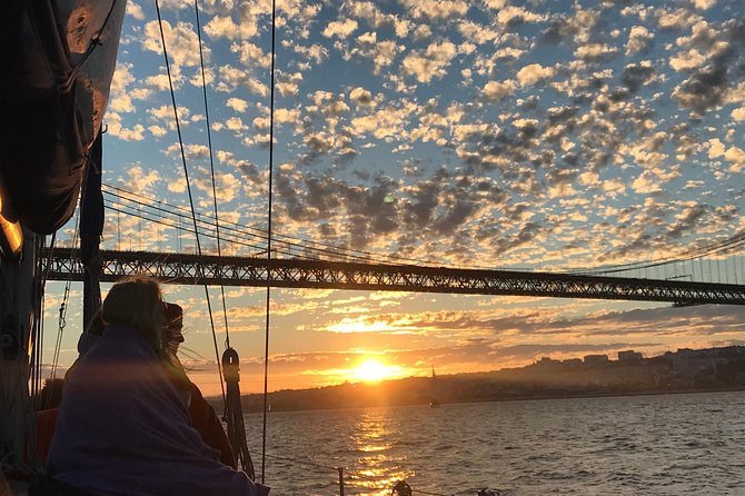 2 Hour Lisbon Sunset and Wine Sailing Tour - Why Lisbon looks different from the Tagus