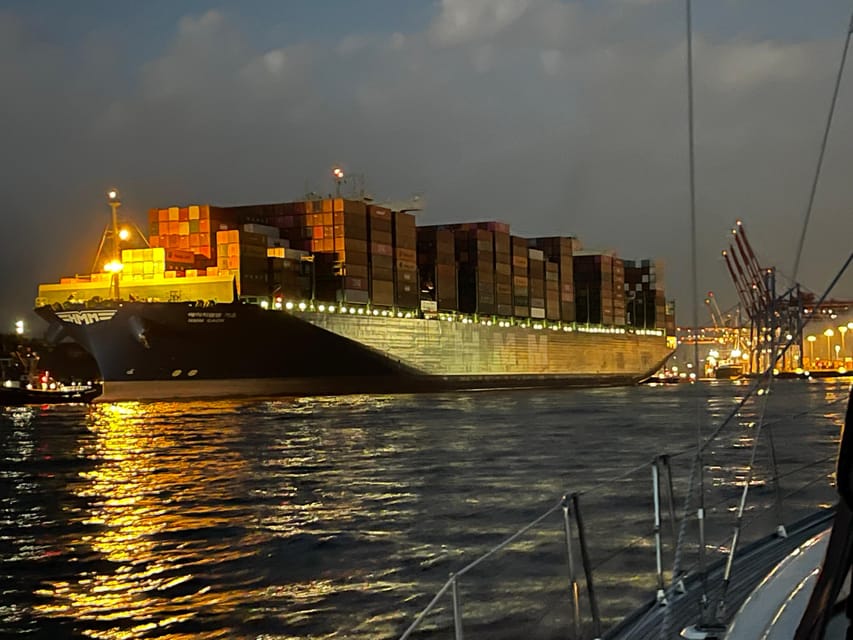 "After Work" - Sailing-Yacht Cruising Event, Hamburg/Elbe - Sailing in front of Hamburg’s famous concert hall