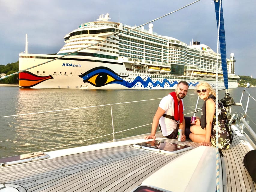 "After Work" - Sailing-Yacht Cruising Event, Hamburg/Elbe - Toward Övelgönne and Der Alte Schwede
