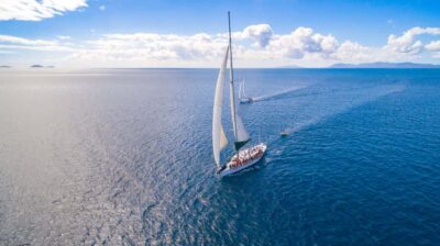 Airlie Beach: 2-Night Whitsundays Sailing Trip with Meals