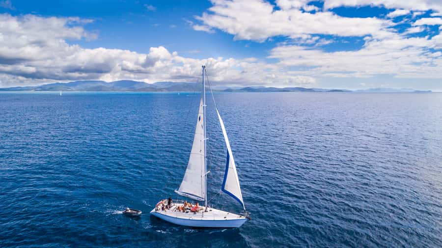 Airlie Beach: Great Barrier Reef 2-Day, 2-Night Sailing Tour - Whitehaven Beach and the Whitsunday Islands