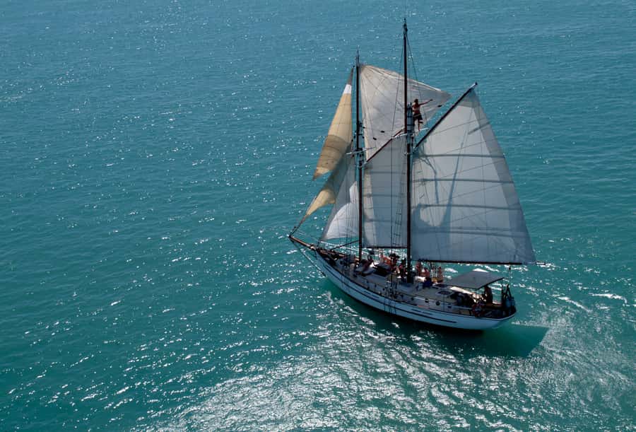 Airlie Beach: Providence Whitehaven Day Sail with Snorkeling - Sailing across the Whitsunday Passage