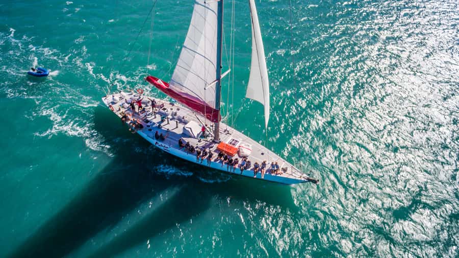 Airlie Beach: Whitsunday Islands 2-Day Sailing Tour - Fresh food, sunset music, and a social deck