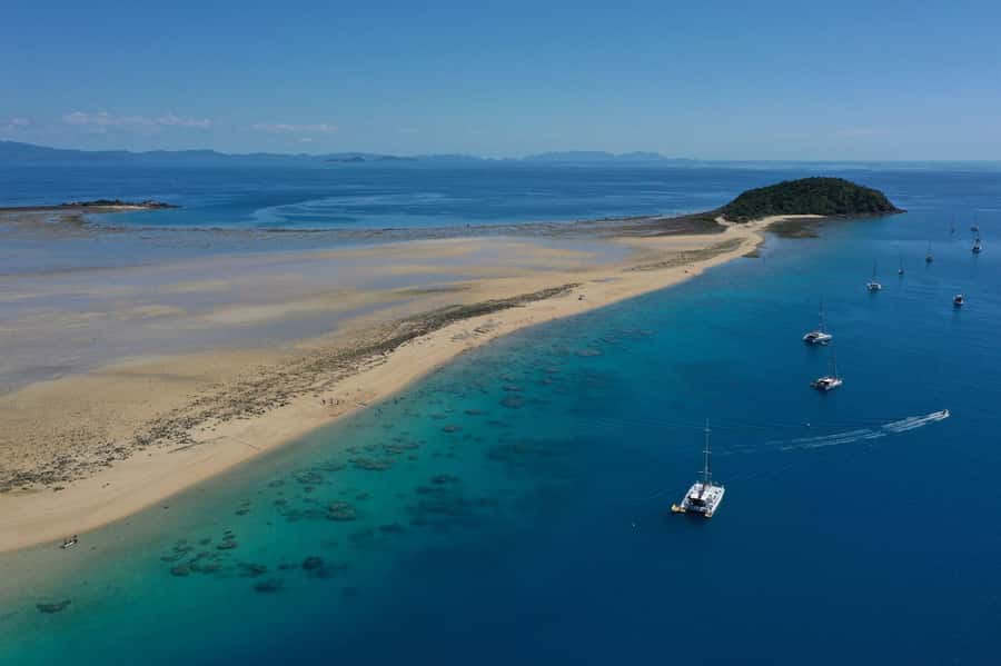 Airlie Beach: Whitsunday Islands Sailing, SUP & Snorkel Tour - A sailing day built around comfort