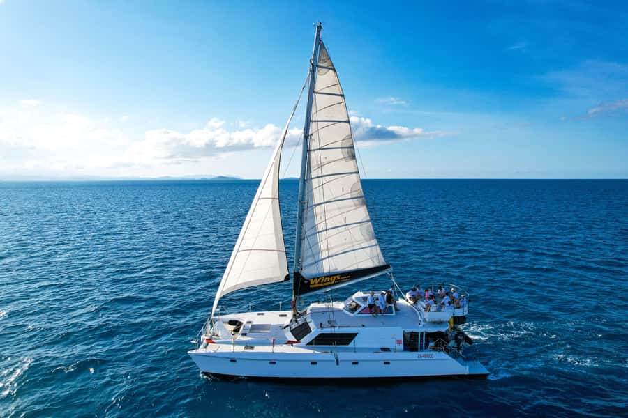 Airlie Beach: Whitsunday Islands Sailing, SUP & Snorkel Tour - Meeting at Coral Sea Marina