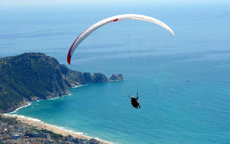 Alanya Paragliding Adventure Sail the Skies - Watching the photos with George