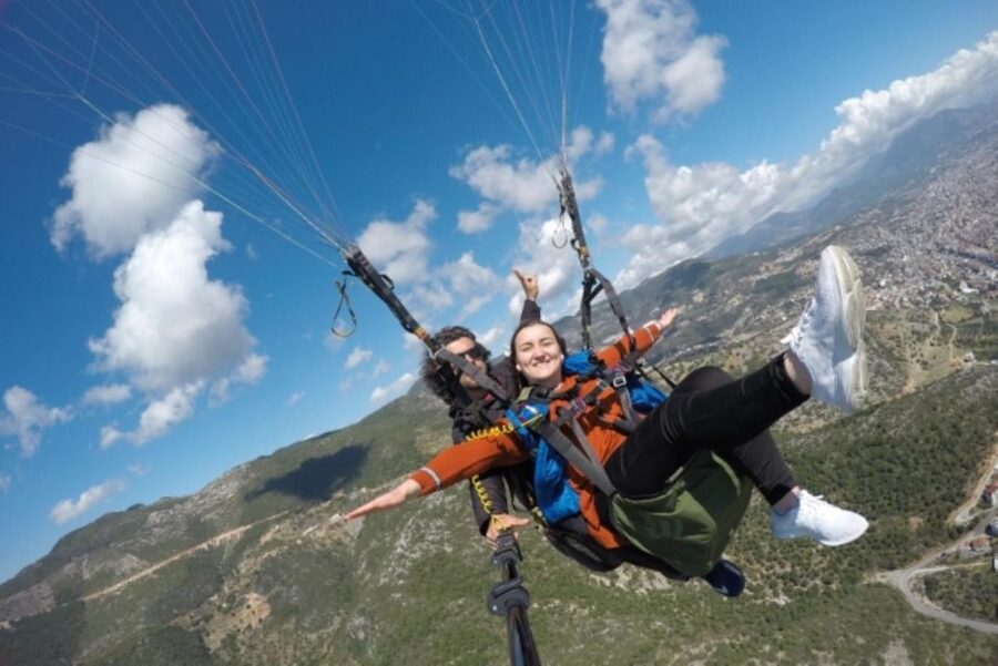 Alanya Paragliding Adventure Sail the Skies - Meeting the pilots and learning the basics