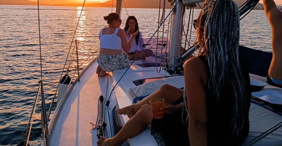 Alghero: Sunset Sailing Aperitif Experience - From Pier 5 to the open bay