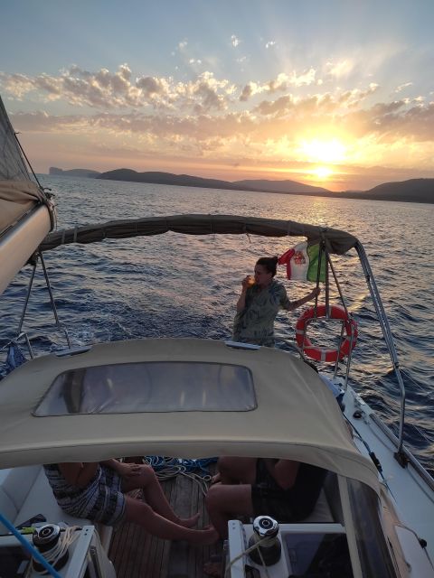 Alghero: Sunset Sailing Aperitif Experience - Who should book this experience