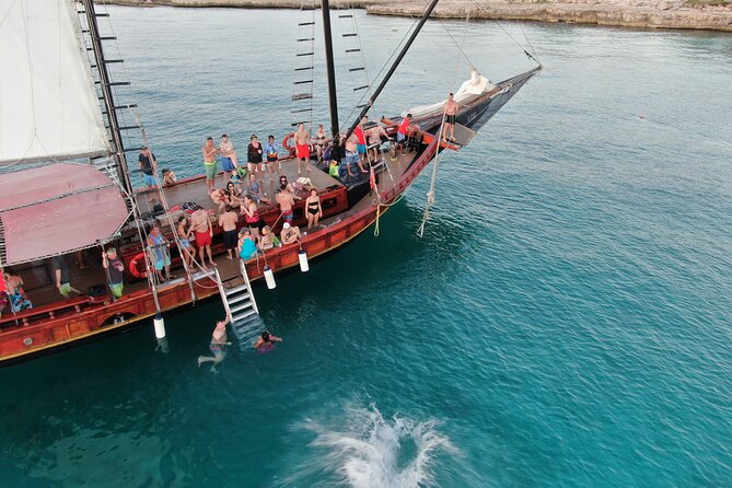 Aruba Jolly Pirate Afternoon Sail with Snorkeling - The rope swing and the pirate-party atmosphere
