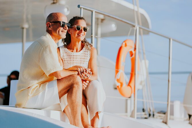 Aruba Sunset Sail Experience - Music, dancing, and the social mood