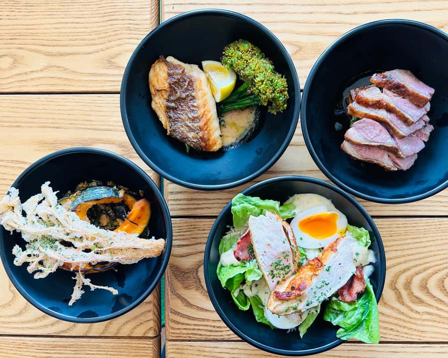 Auckland: Harbour Sailing Cruise with 3-Course Dinner - A three-course dinner from The Lula Inn