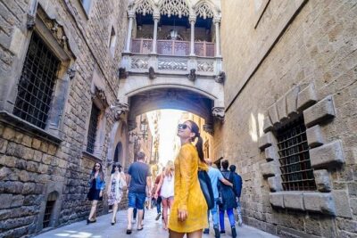 Barcelona Helicopter, Sailboat & Old Town Private Walking Tour