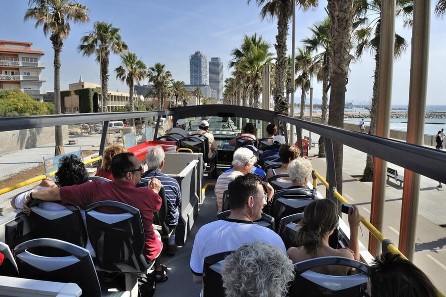 Barcelona: Hop-On Hop-Off Bus with Sailing Cruise - Key points to know before you book