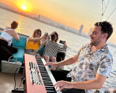Barcelona: Sunset Sailing Cruise with Live Music