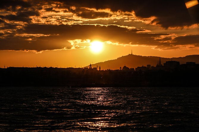 Barcelona Unique Sunset Sailing Experience with Tapas & Open Bar - How the price compares with the experience