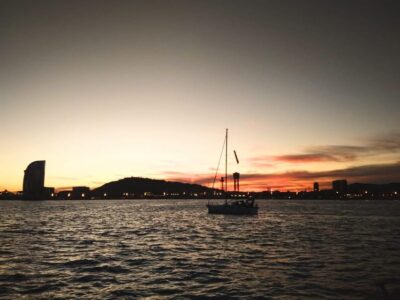 Barcelona: Unique Sunset Sailing Tour with Tapas & Open Bar