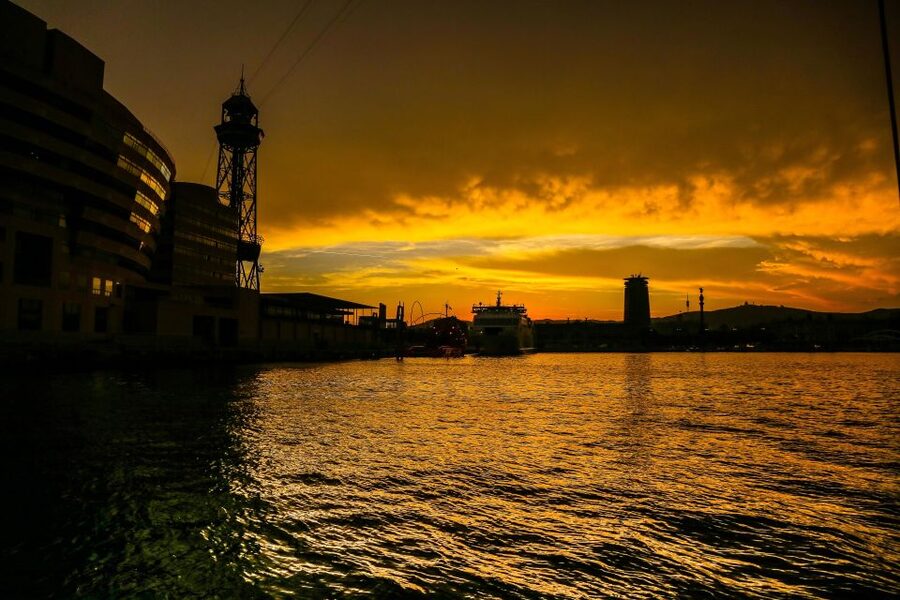 Barcelona: Unique Sunset Sailing Tour with Tapas & Open Bar - A good choice for couples, friends, and solo visitors