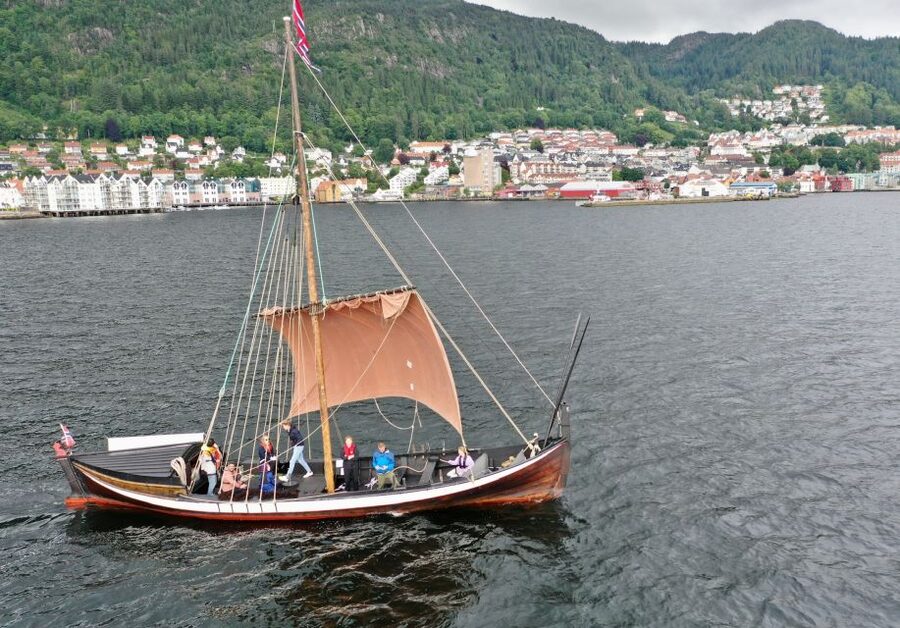 Bergen: Viking Ship Sailing Experience and Sightseeing Trip - Setting sail from Dreggekaien