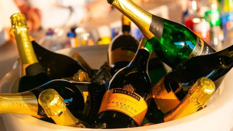 Budapest: Sip and Sail River Cruise with Unlimited Prosecco - Fisherman’s Bastion, Buda Castle, and the Chain Bridge
