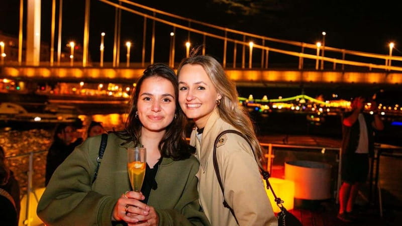 Budapest: Sip and Sail River Cruise with Unlimited Prosecco - Unlimited Prosecco, cocktails, and the bar setup