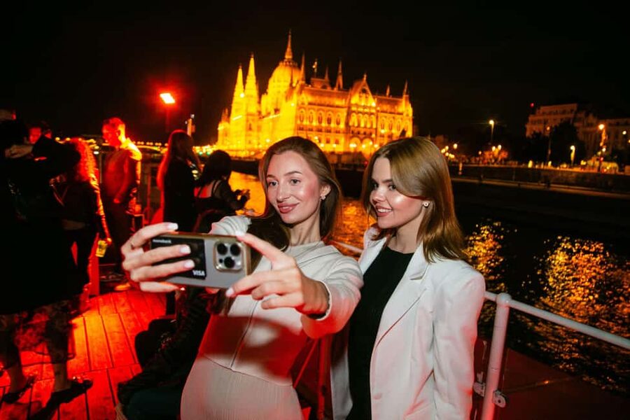 Budapest: Sip & Sail Danube Cruise with Prosecco Cocktails - Getting to Akadémia Dock 2