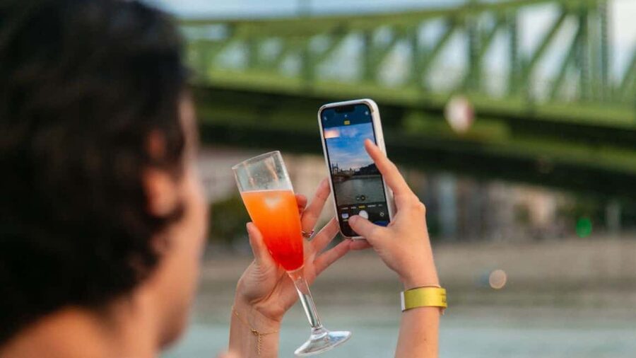 Budapest: Sip & Sail Danube Cruise with Prosecco Cocktails - Corvinus University, Vigadó, and Gresham Palace
