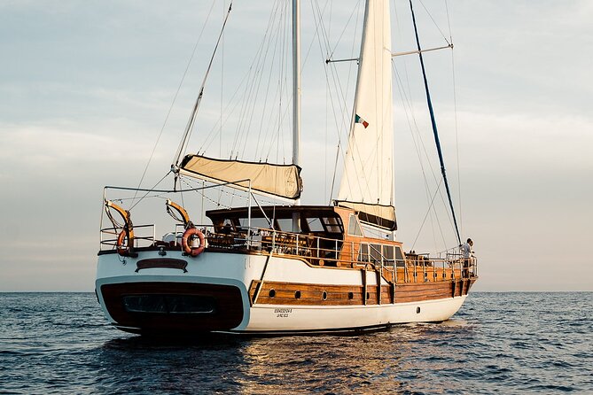 Cabo San Lucas Luxury Sailing Yacht and Dinner with a Chef - Service is the strongest part of the evening