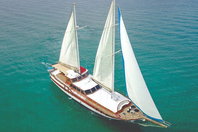 Cabo San Lucas Luxury Sailing Yacht and Dinner with a Chef - How luxurious is the yacht?