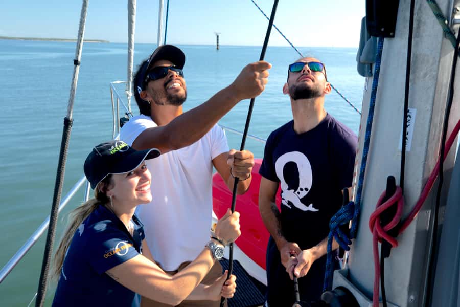 Cairns: Green Island & Great Barrier Reef Sailing Tour - Who should book this experience?