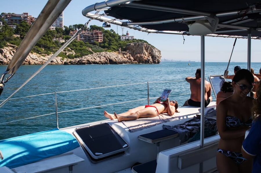 Cambrils: Costa Daurada Sail Catamaran Cruise - How busy is the catamaran?