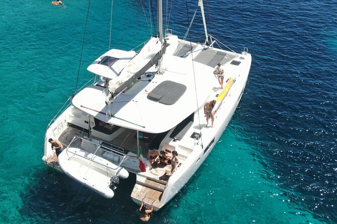 Catamaran Alghero, Catamaran Sailing Day Trip - Captain Max turns lunch into part of the trip