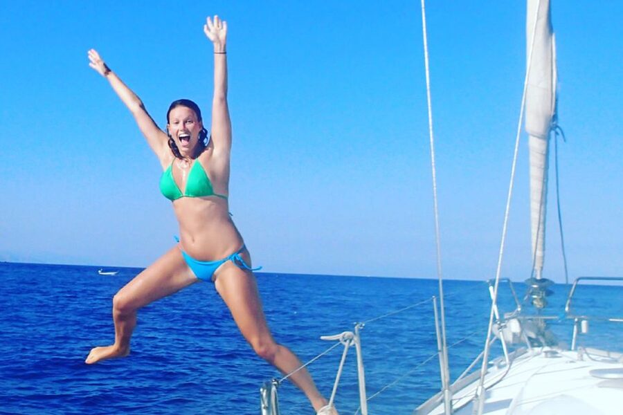 Catania: Coastline Sailing Trip with Aperitif and Prosecco - Sicilian appetizers and Prosecco on the return ride