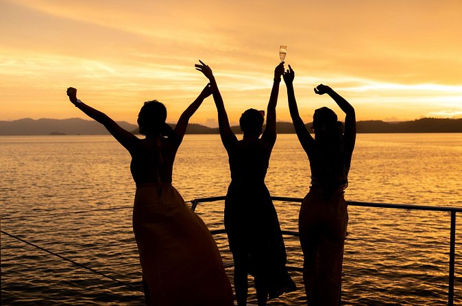 Champagne Sunset Sail from Margaritaville - The crew makes or breaks the mood
