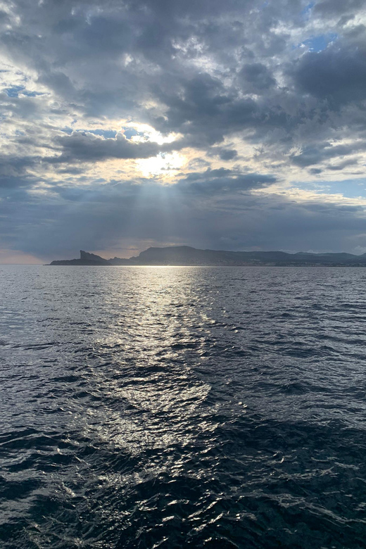 Departure from BRUSC sunset on sailing catamaran - Key points to know before you sail