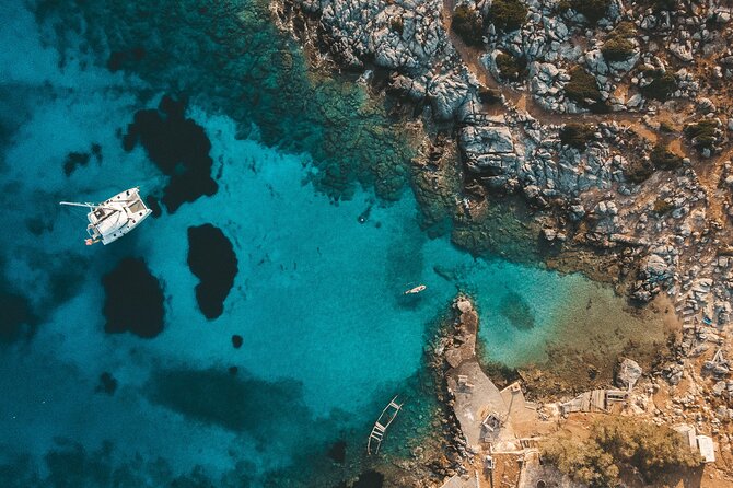 Dia Island Catamaran – Premium Lunch, Open Bar, Small Group - Who Will Enjoy This Sailing Day?
