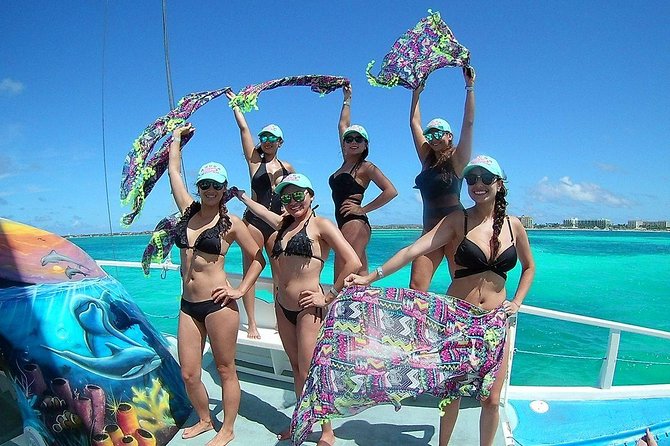Dolphin Catamaran Snorkel and Sail with Open Bar - A three-hour rhythm of sailing, swimming, and play