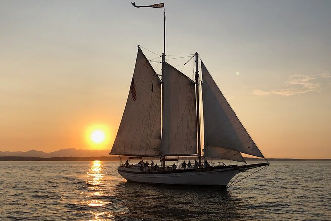 Evening Colors Sunset Sail Tour in Seattle - The crew makes the difference