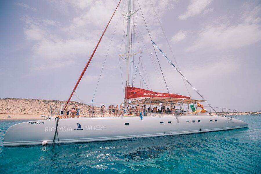 From Lanzarote: Sailing Day Trip Around La Graciosa - Francesa Beach, swimming, and the marine reserve