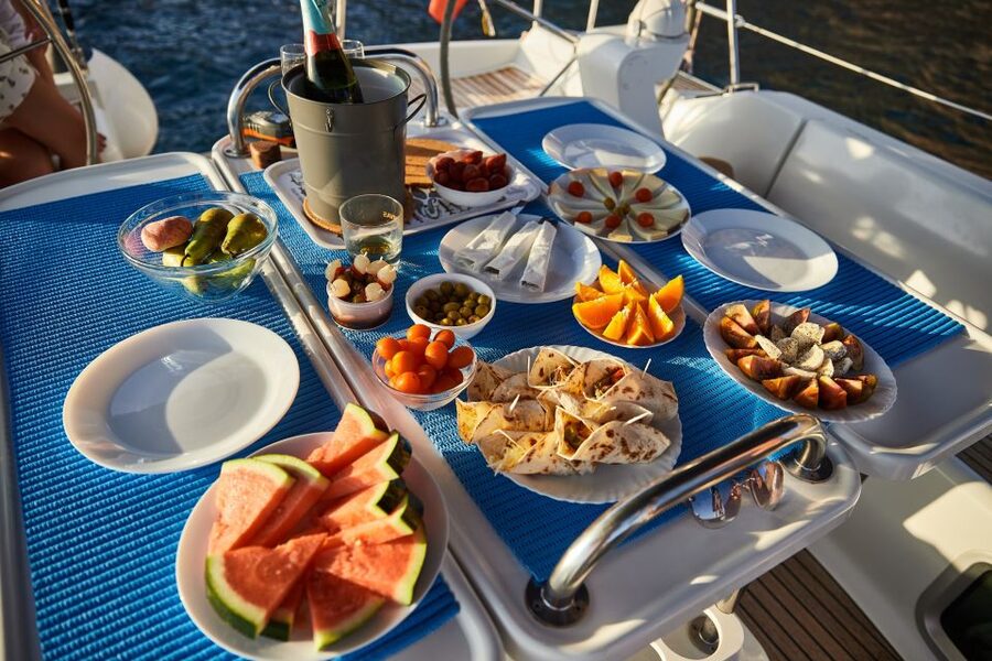 From Puerto de Mogán: Sailboat Trip with Food and Drinks - Practical tips for a better morning