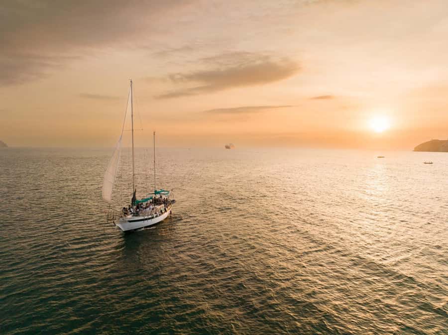 From Santa Marta: Sunset Sailboat Tour with 2 Beverages - The ride toward Taganga Bay