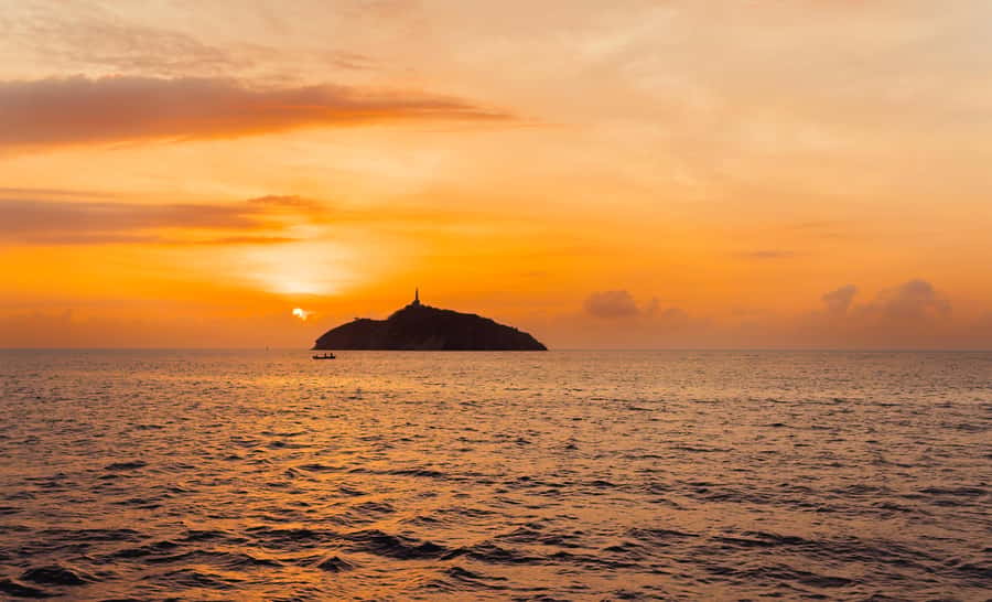 From Santa Marta: Sunset Sailboat Tour with 2 Beverages - Who will enjoy this sailing trip most