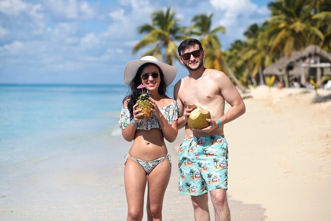 Full-Day Tour to Saona Island Sailing with Lunch and Beverages - Leaving from Playa Bayahibe by speedboat