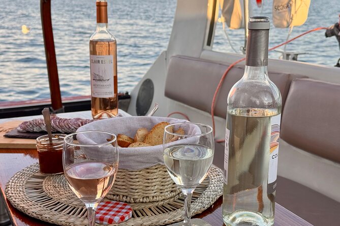 Golf Juan: Sunset Sailing Cruise with aperitif at the Island - Leaving Juan-les-Pins with the coast ahead