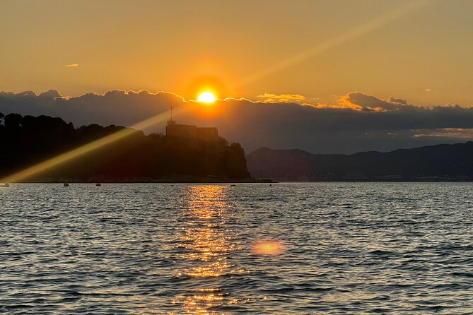 Golf Juan: Sunset Sailing Cruise with aperitif at the Island - Local wine and Provençal snacks on deck
