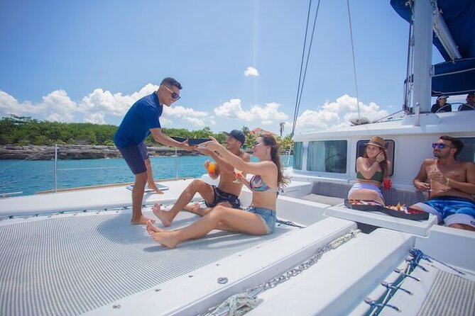 Half Day Luxury Sailing Experience in Riviera Maya with Open Bar - What the four-hour catamaran outing feels like