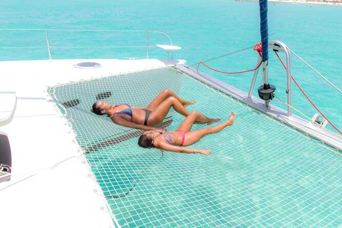 Half Day Luxury Sailing Experience in Riviera Maya with Open Bar - Lunch, open bar, and the party mood