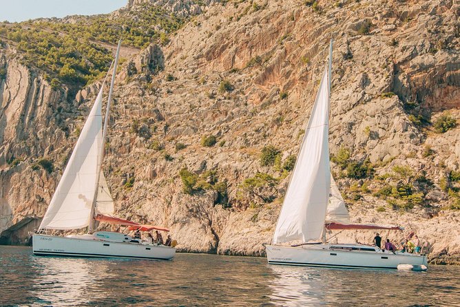 Half Day Sailing on a comfort yacht around Hvar and Pakleni islands- small group - Food, drinks, WiFi, and the onboard restroom
