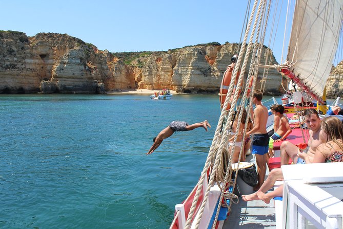 Half-Day Sailing Tour in Baia de Lagos with Lunch - Sailing from Marina de Lagos